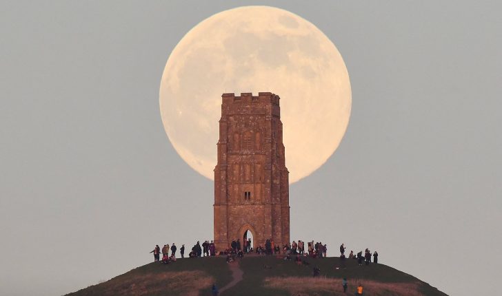  Imazhet mahnitëse tregojnë hënën e parë të plotë të vitit 2022 në gjithë lavdinë e saj