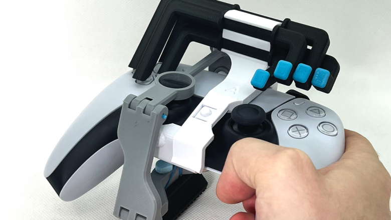  YouTuber-i krijon kontrollerin për të luajtur PS5 me një dorë
