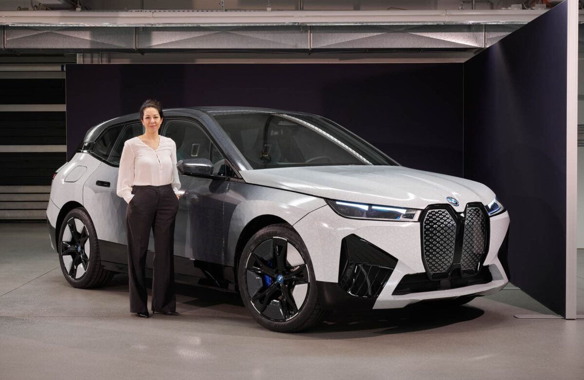 Nga e zeza në të bardhë, BMW prezanton makinën elektrike që ndryshon ngjyrën (VIDEO)