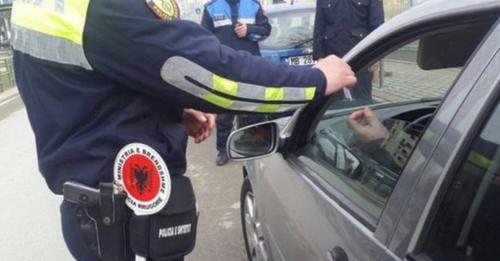  “Policët e rremë” dalin rrugëve, arrestohet 35 vjeçari në “Ali Dem”: U kap me kokainë në makinë dhe nxori stemën e Policisë