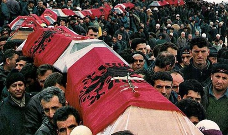  23 vjet më parë, policia serbe urdhëroi marrjen e kufomave të viktimave të Reçakut
