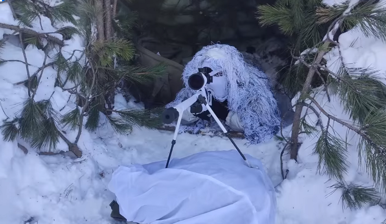  VIDEO/ Forcat Speciale të ushtrisë sfidojnë terrenin dhe borën, stërvitje e veçantë në Voskopojë