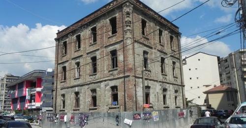  Pezullohet restaurimi i shtëpisë së Xhafer Devës në Mitrovicë