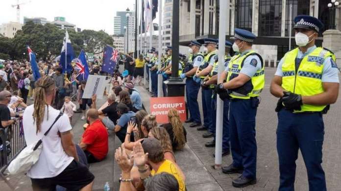  Protestuesit e Zelandës kundër vaksinave inspirohen nga ata të Kanadasë