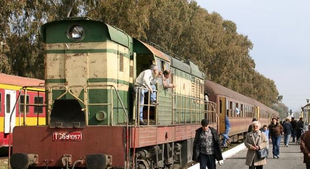 Kriza e çmimeve, qytetarët kërkojnë trenin për udhëtim
