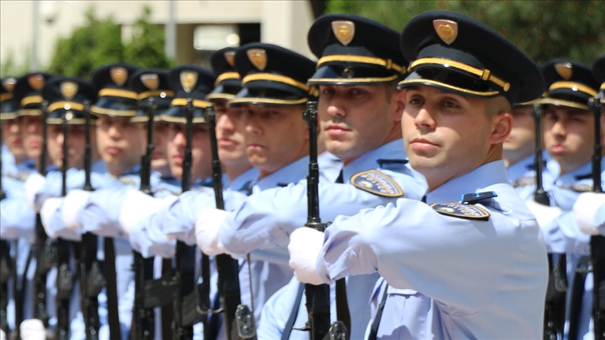  Maqedoni e Veriut, qeveria miraton dekretin për gjuhën shqipe në uniformat e policisë