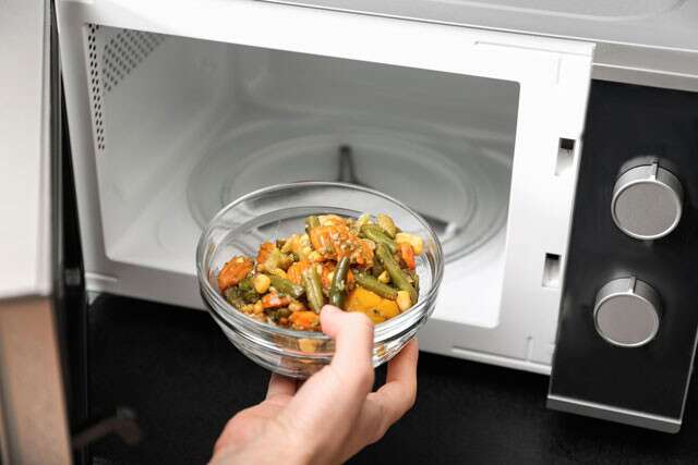  Pse disa ushqime nuk duhen ngrohur në mikrovalë