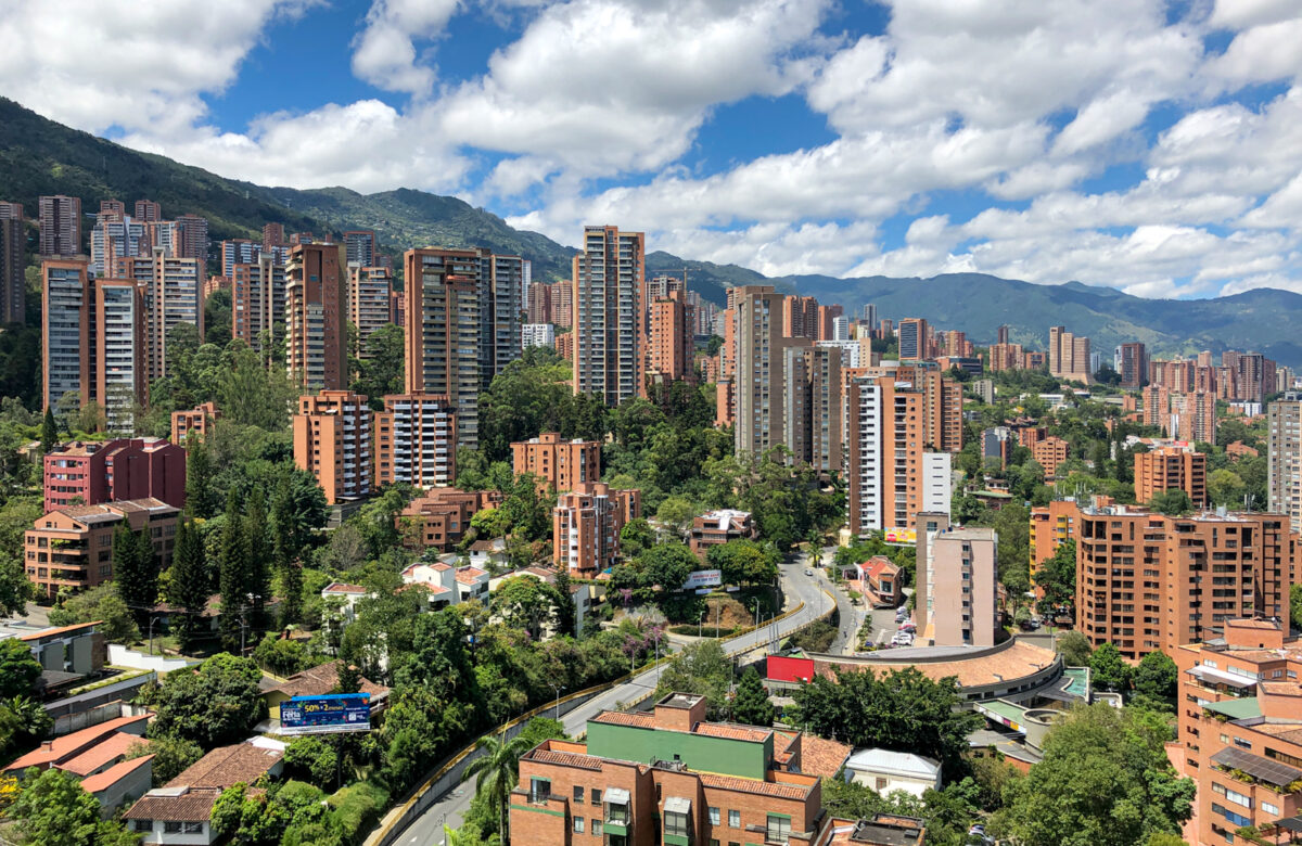 Kolumbi, qyteti Medellin synon të thyejë rekordin botëror Guinness me gjelbërimin urban