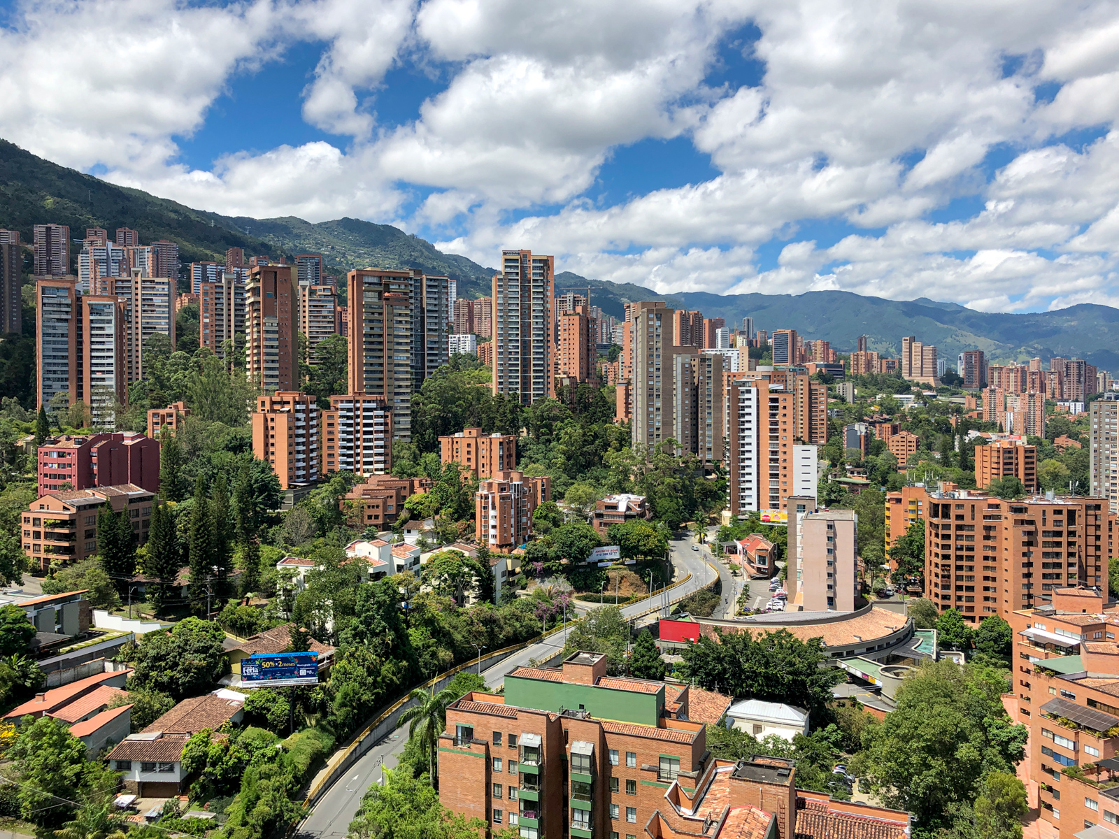  Kolumbi, qyteti Medellin synon të thyejë rekordin botëror Guinness me gjelbërimin urban