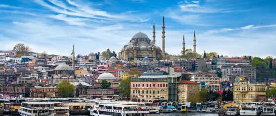 Turqia heq të gjitha kufizimet për udhëtimet nga Shqipëria