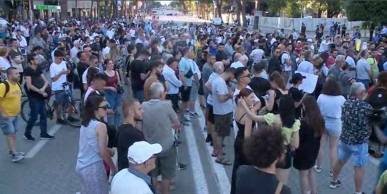  Tiranë, protesta kundër rritjes së çmimeve