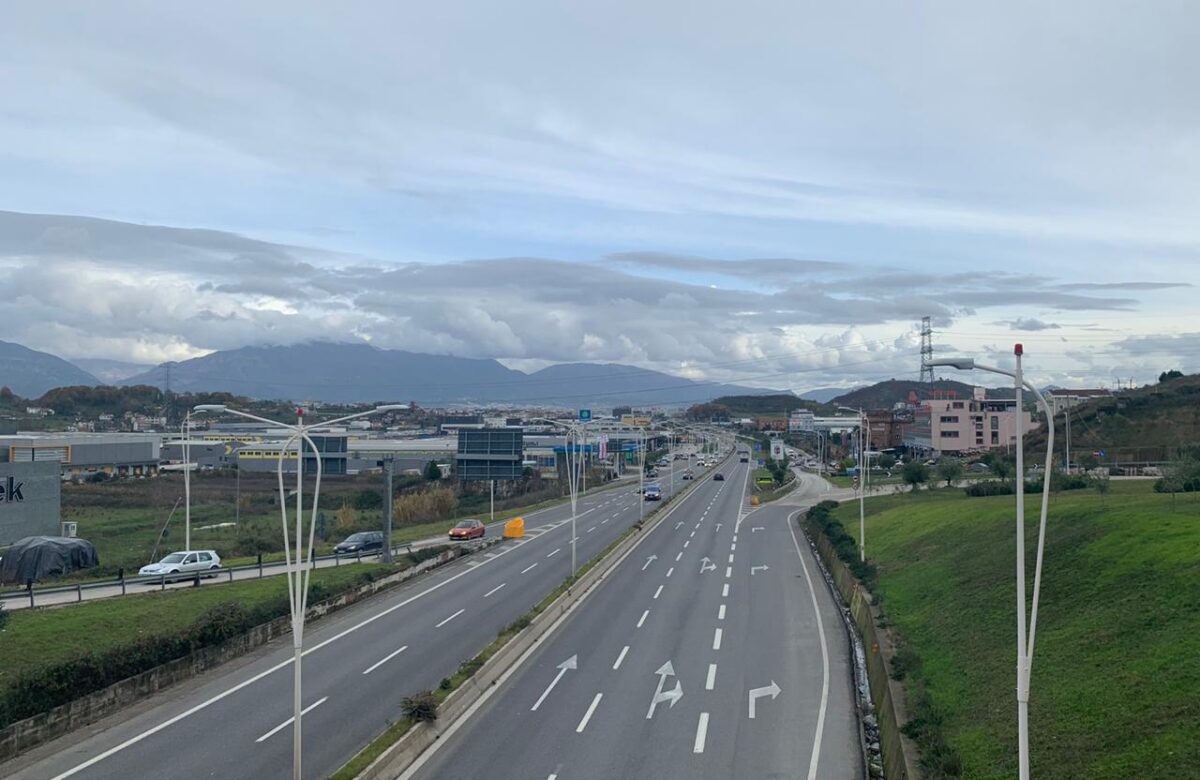 Punime në autostradën Tiranë-Durrës për 25 ditë, si do të devijohet trafiku