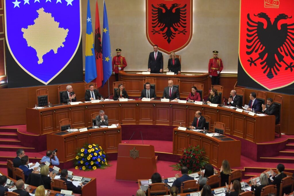 Historike: Kosova dhe Shqipëria mbledhje të përbashkët të Kuvendeve!