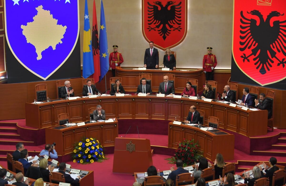Historike: Kosova dhe Shqipëria mbledhje të përbashkët të Kuvendeve!