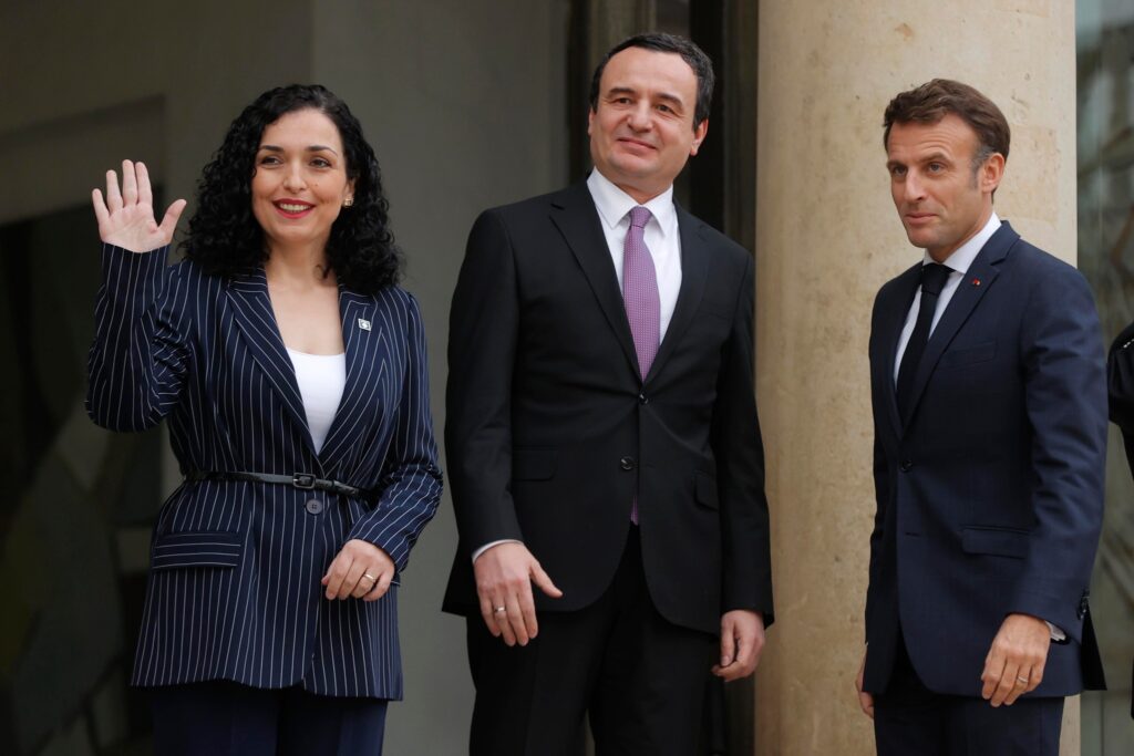 Presidentja Osmani dhe kryeministri Kurti u pritën nga presidenti francez Macron