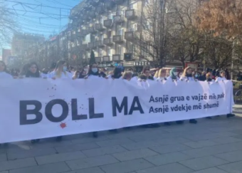 Protestë homazh në Tiranë/ 8 gra të vrara në 11 muaj!