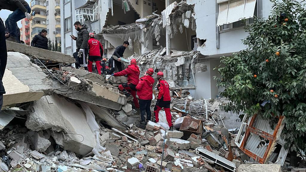 Tërmeti në Turqi, mision shpëtimi nga e gjithë bota
