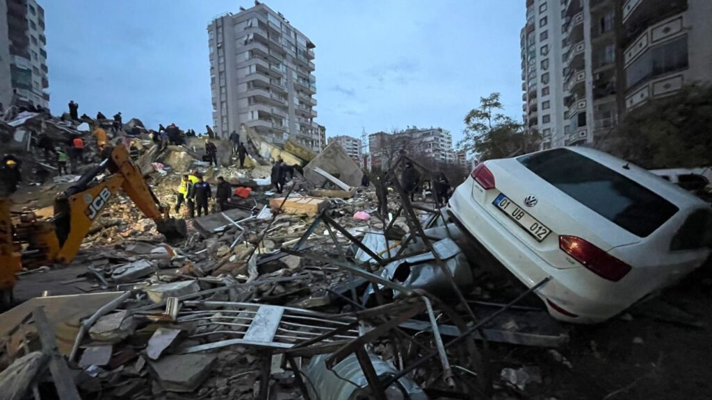 Tërmet 7.9 ballë në kufirin mes Turqisë dhe Sirisë! Mbi 1000 viktima dhe mbi 3000 të plagosur