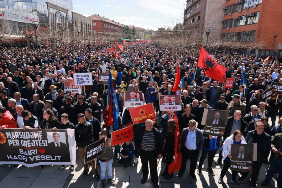  Kosovë, marsh për drejtësi në prag të fillimit të gjykimit të ish-krerëve të UÇK në Hagë