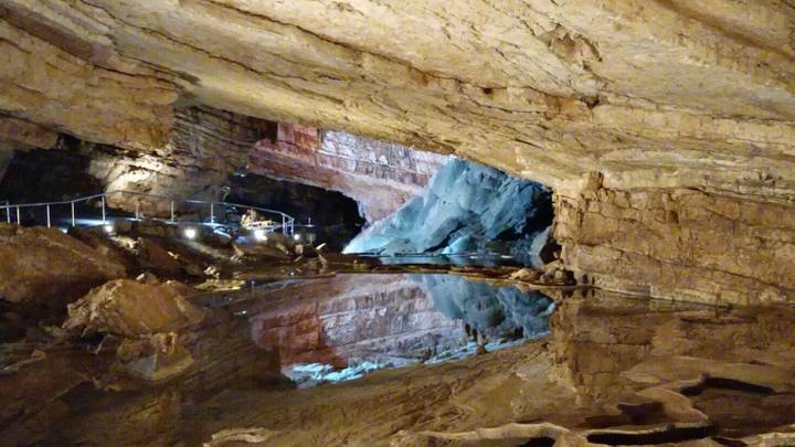 Shpellat që paraqesin atraksion turistik në rajon