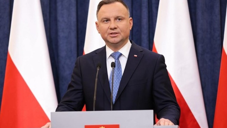 Presidenti i Polonisë sot në Tiranë, pritet me ceremoni shtetërore nga Begaj (AXHENDA)