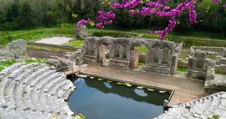  Butrinti, qyteti antik që po tërheqë mijëra turistë