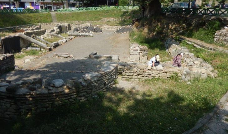  Rinisin gërmimet arkeologjike në Bazilikën e Elbasanit