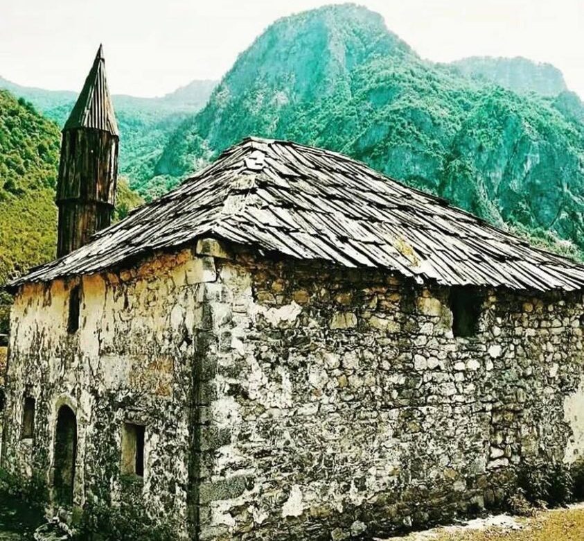 Xhamia e vjetër e fshatit Dragobi të Tropojës- Mendohet se është ndërtuar në vitin 1442(Foto)
