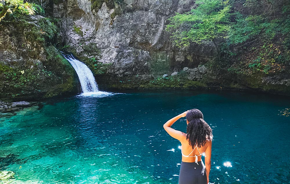 “The Travel”: Shqipëria, vendi që të magjeps me ngjyrat e gjalla të vjeshtës