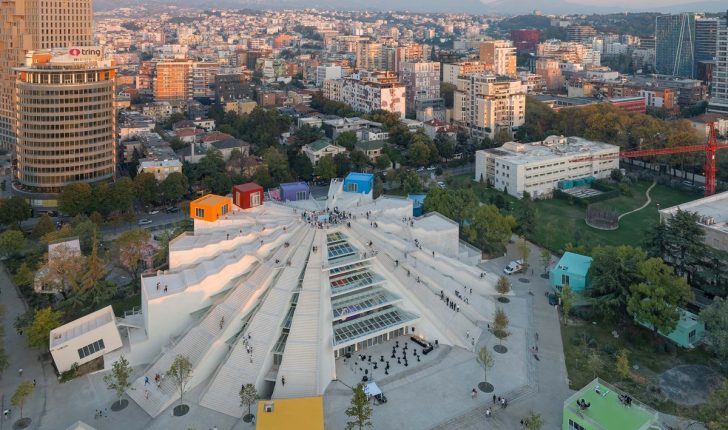 “Trend Hunter”: Ndryshimi i jashtëzakonshëm i Piramidës së Tiranës