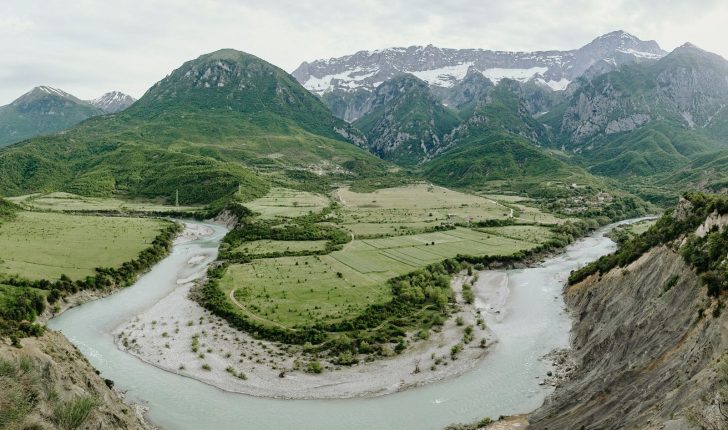 “National Geographic Traveller”: Shqipëria mes destinacioneve më emocionuese për të vizituar në 2024-n