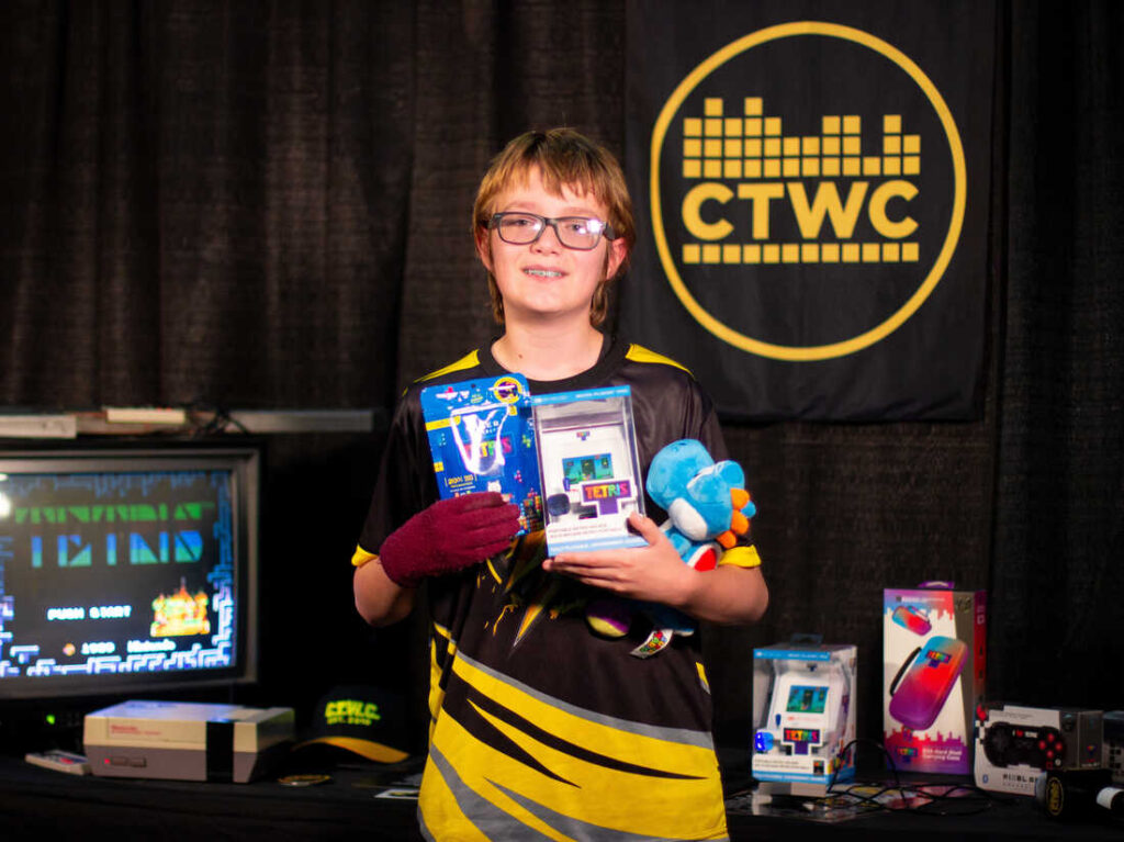 13-vjeçari bëhet personi i parë në botë që ‘mund’ Tetris-in