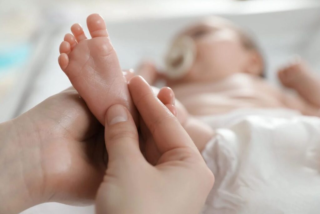 Foshnjat e para në Shqipëri për vitin 2024 janë një vajzë dhe një djalë