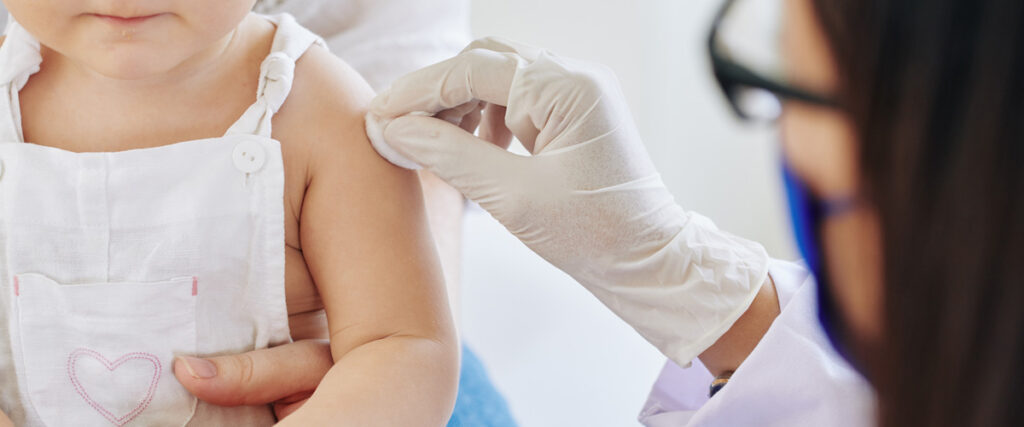INSTAT: Shëndeti i fëmijëve i kërcënuar, treguesit e vaksinimit janë përkeqësuar