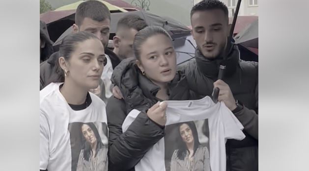  Marsh protestues në Pejë për Gjyljeta Ukellën, vajza e saj i prin marshit
