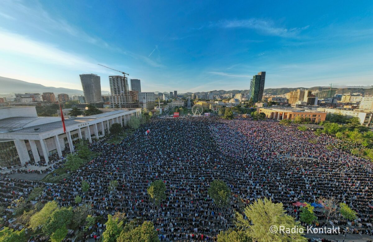 Falja e Fitër Bajramit në Tiranë