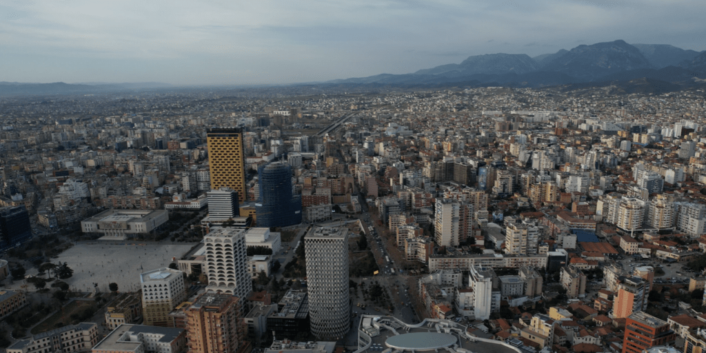 Banka Botërore: Tirana dhe qytetet e mëdha shqiptare, me gjelbërimin më të ulët në rajon