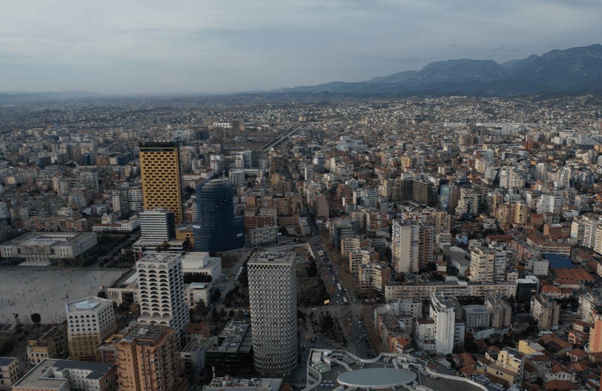 Banka Botërore: Tirana dhe qytetet e mëdha shqiptare, me gjelbërimin më të ulët në rajon