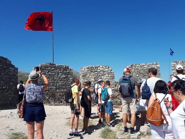 Sa shpenzon mesatarisht një turist në Shqipëri?