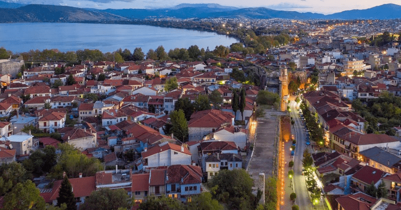  Dikur quhej “kryeqyteti i Shqipërisë”, sot Janina i gëzohet qindra-mijëra turistëve nga Shqipëria