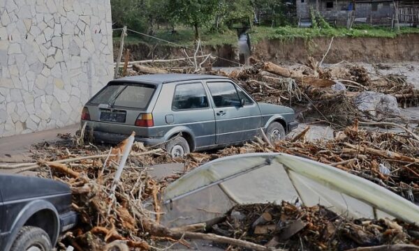  19 të vdekur e disa të zhdukur në Bosnjë, Turqia dhe BE në gatishmëri për t’i dalë në ndihmë