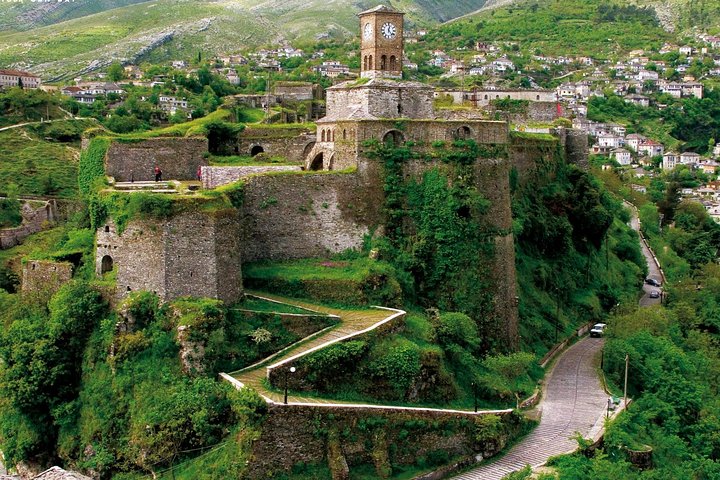 Gjirokastra në udhëkryq: rrugë, hekurudhë dhe aeroport drejt një harte të re transporti