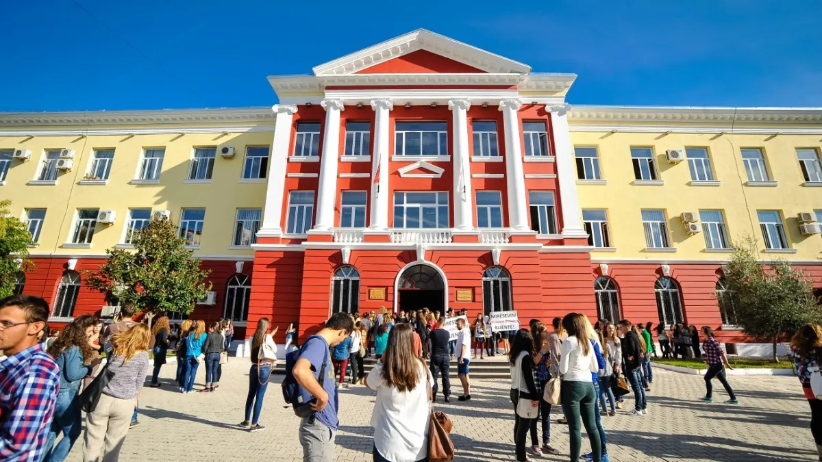  Universitetet hapin dyert për 120 mijë studentë, vajzat vijojnë të dominojnë auditorët