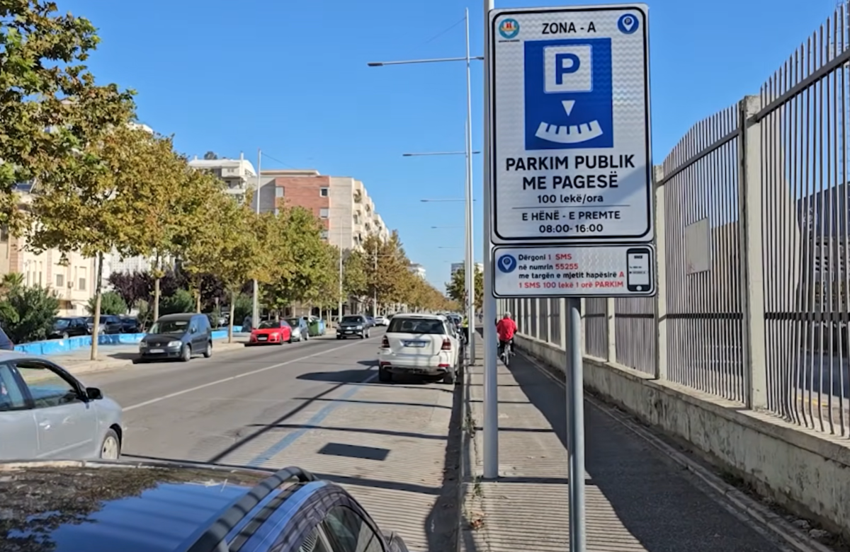 Durrësi nis parkimet me pagesë, tarifat deri në 100 lekë në orë
