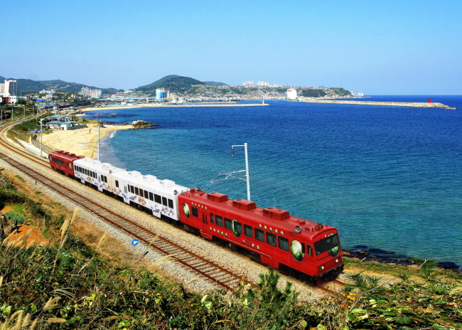  Treni Tiranë-Durrës-Rinas në fazën finale, elektrifikimi pritet të mbyllet në 2027